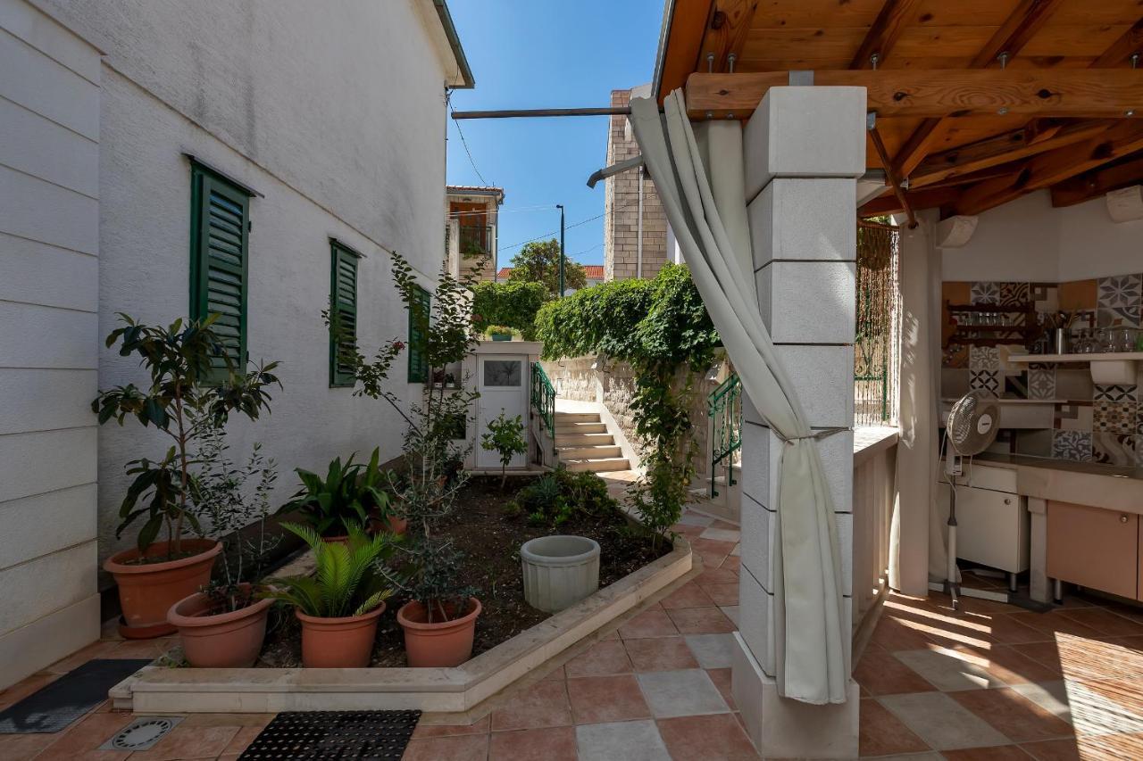 Apartments Carmen Makarska Ngoại thất bức ảnh