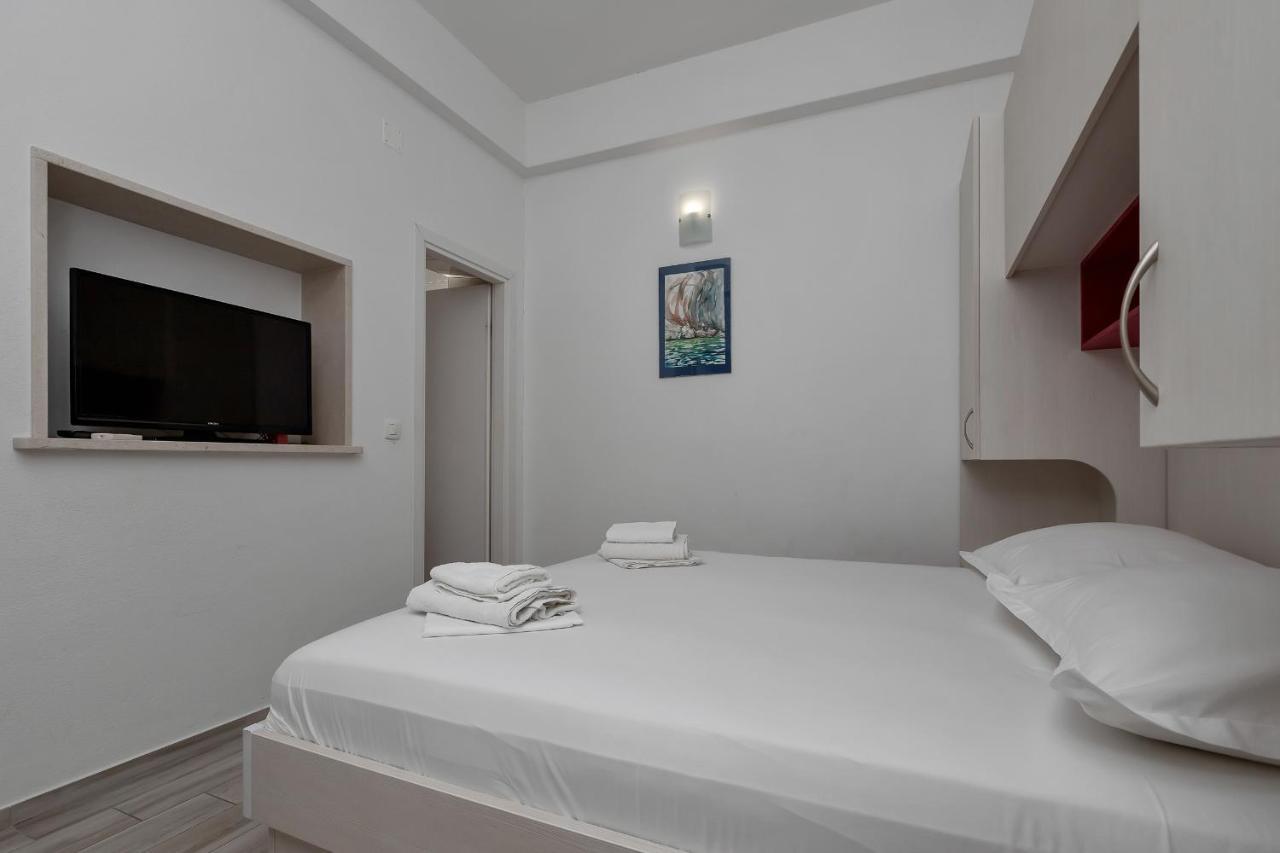 Apartments Carmen Makarska Ngoại thất bức ảnh
