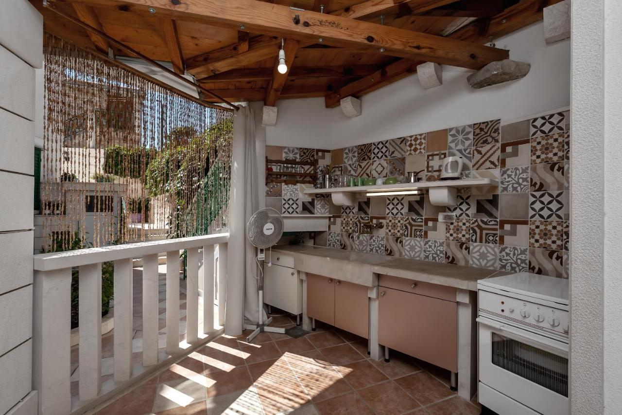 Apartments Carmen Makarska Ngoại thất bức ảnh