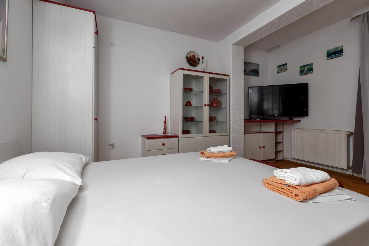 Apartments Carmen Makarska Ngoại thất bức ảnh