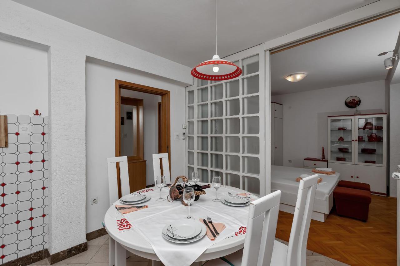 Apartments Carmen Makarska Ngoại thất bức ảnh