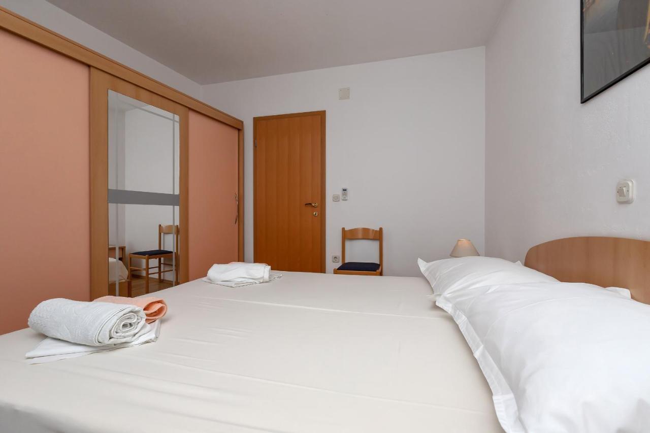 Apartments Carmen Makarska Ngoại thất bức ảnh
