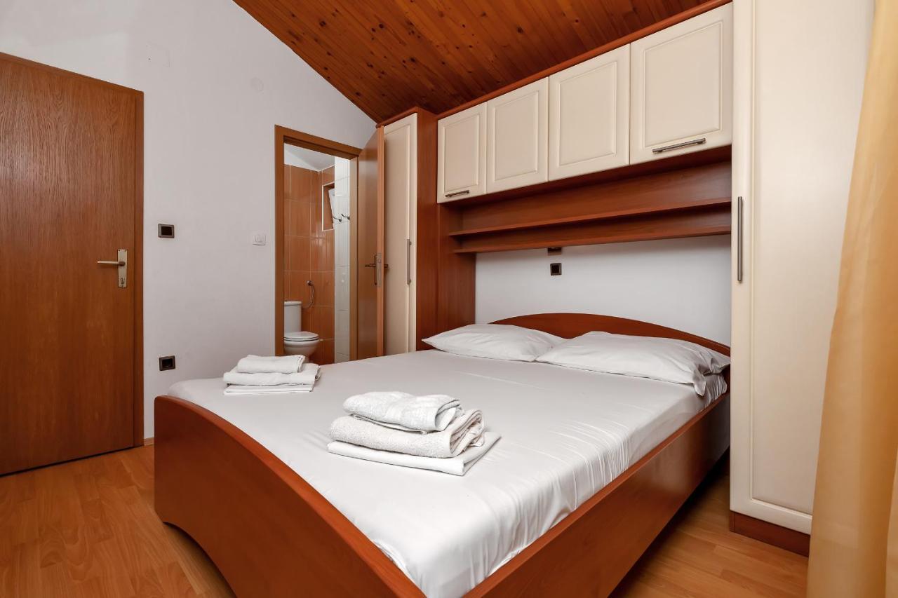 Apartments Carmen Makarska Ngoại thất bức ảnh