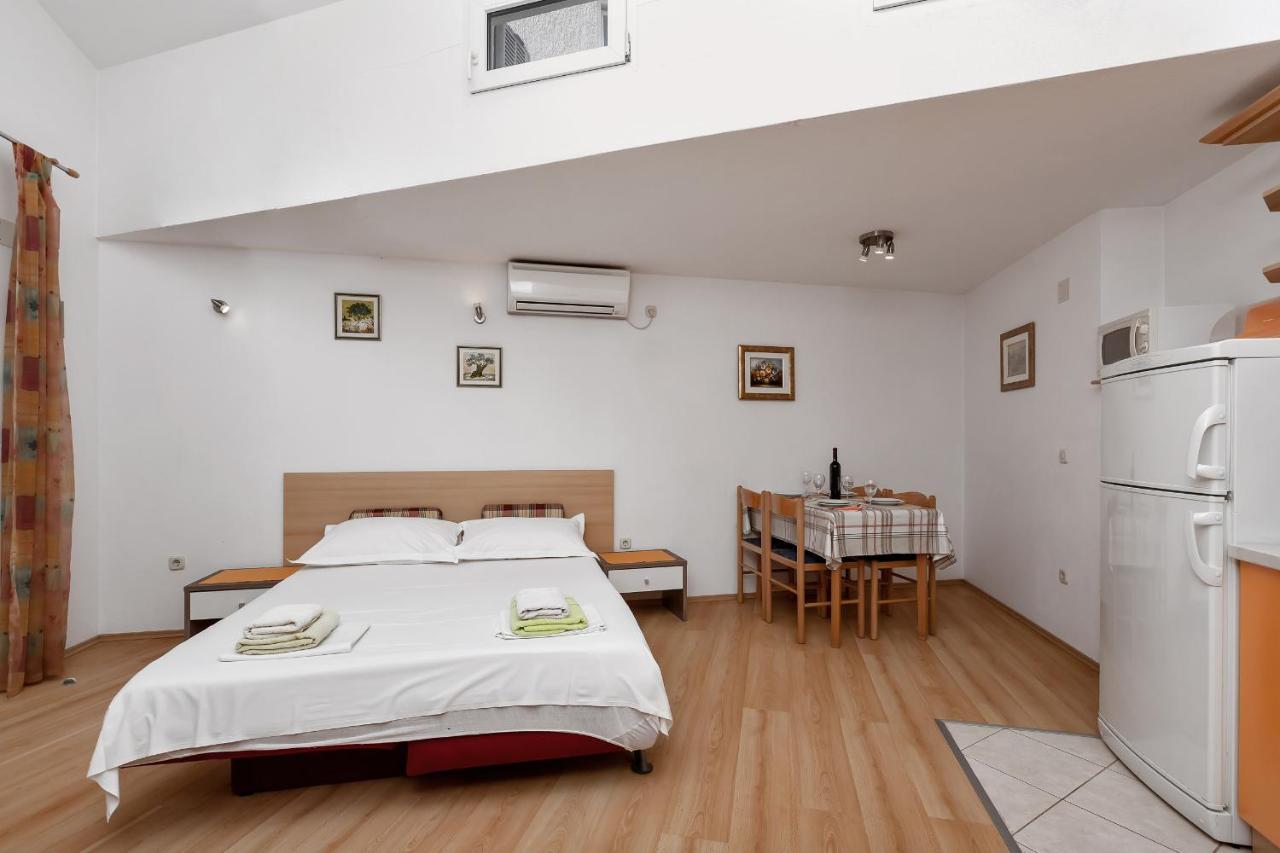 Apartments Carmen Makarska Ngoại thất bức ảnh