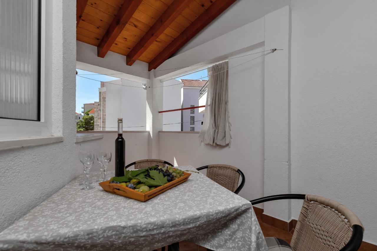 Apartments Carmen Makarska Ngoại thất bức ảnh