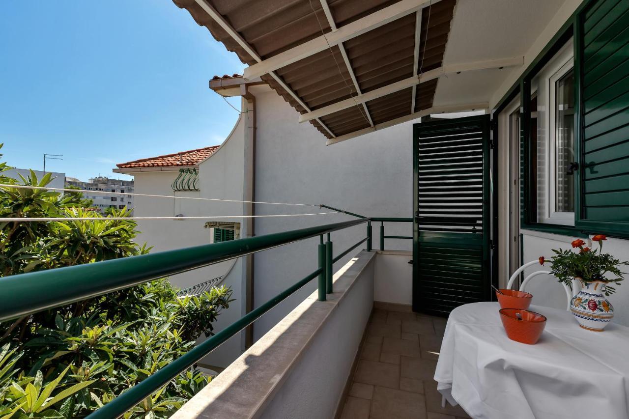 Apartments Carmen Makarska Ngoại thất bức ảnh