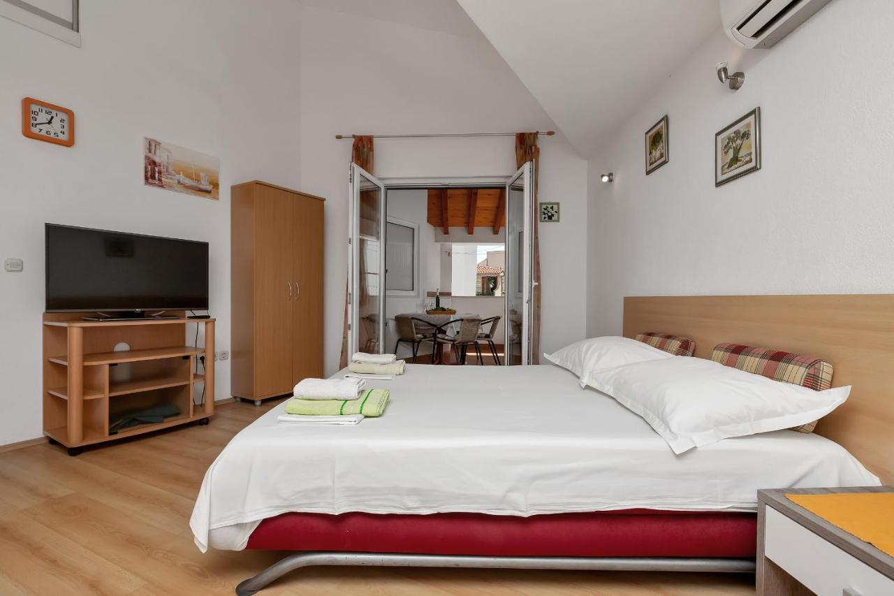 Apartments Carmen Makarska Ngoại thất bức ảnh