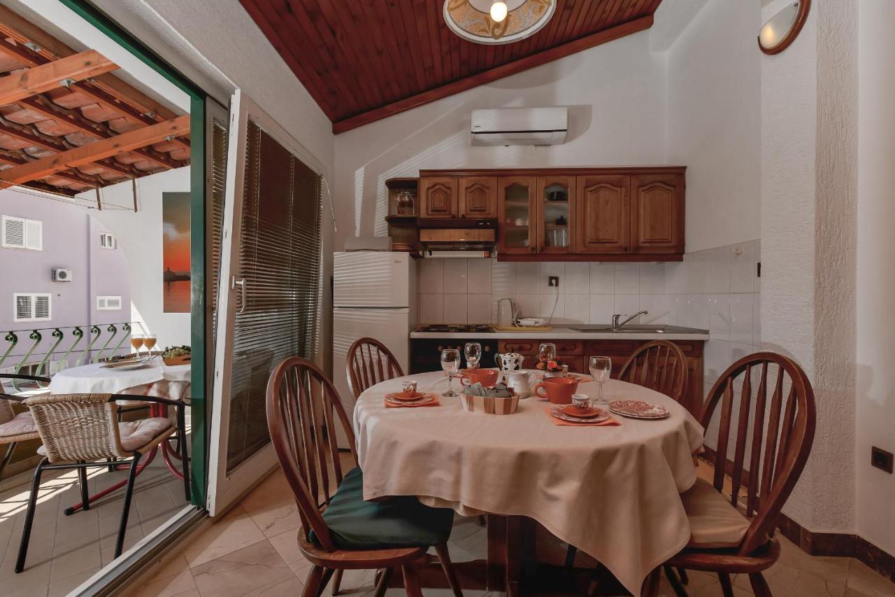 Apartments Carmen Makarska Ngoại thất bức ảnh