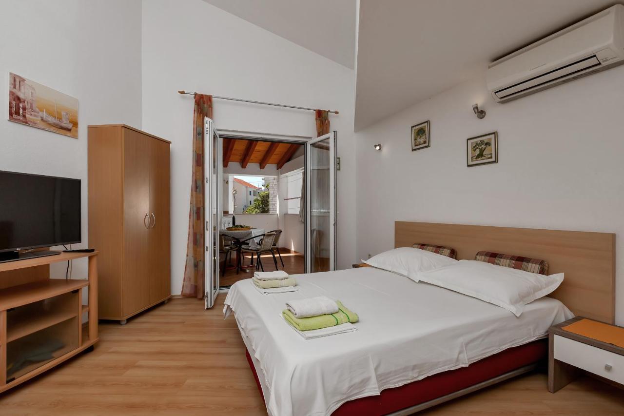 Apartments Carmen Makarska Ngoại thất bức ảnh